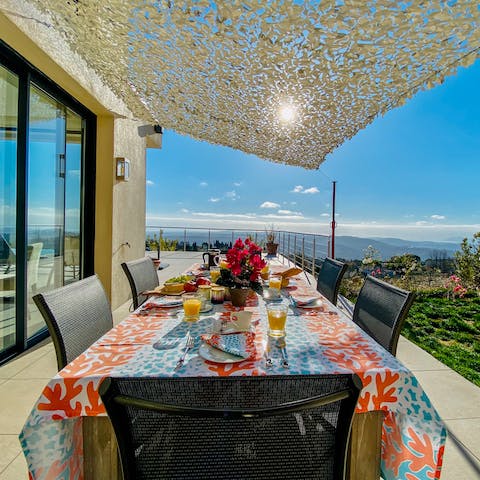 Light the barbecue and enjoy the magic of outdoor living from the terrace