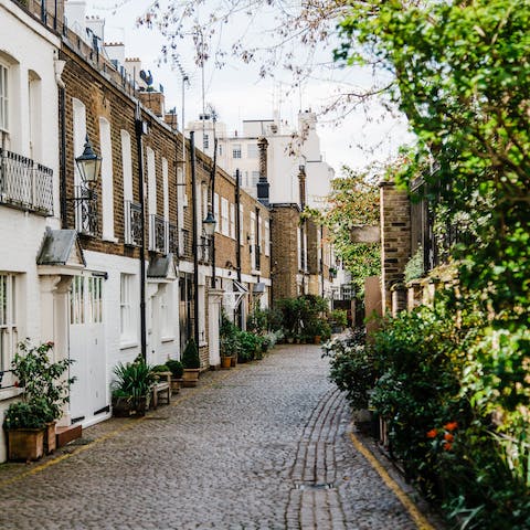 Stay in the charming area of Earl's Court, close to the museums of South Kensington and the upscale eateries of Chelsea