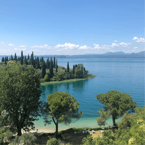 Stay in Manerba del Garda, just a few hundred metres away from Lake Garda