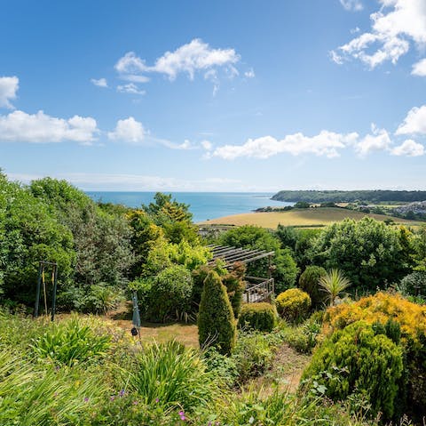 Gaze out across the coast from your enviable location – it's just a mile to Broadsands Beach