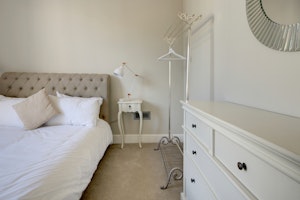 Regency Glow image 3