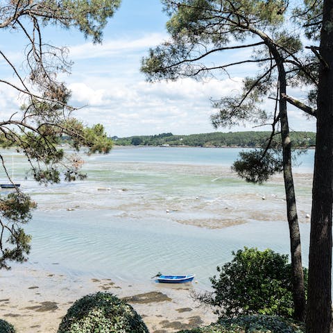 Enjoy the natural peace of this home overlooking the Gulf of Morbihan