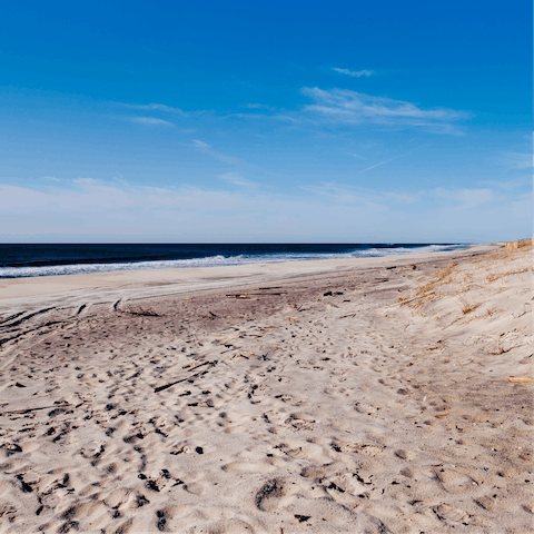 Take a seven-minute drive down to the beautiful Hamptons Beach 