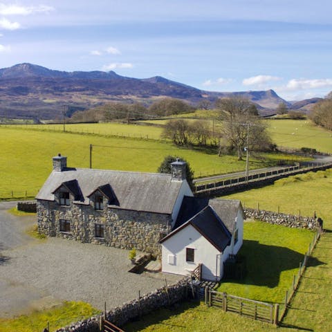 Stay in a rural Welsh stone cottage with fantastic mountain views