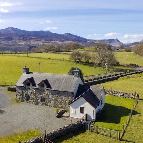 Stay in a rural Welsh stone cottage with fantastic mountain views