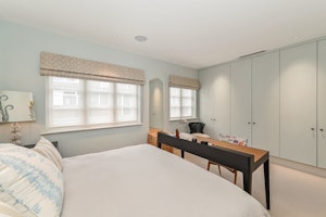 City Grandeur Charm image 10