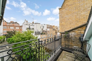 City Grandeur Charm image 2