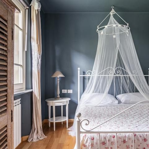 Sleep soundly in pretty bedrooms