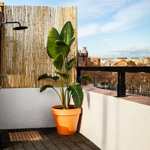 Freshen up with a view – try out the outdoor shower on the rooftop