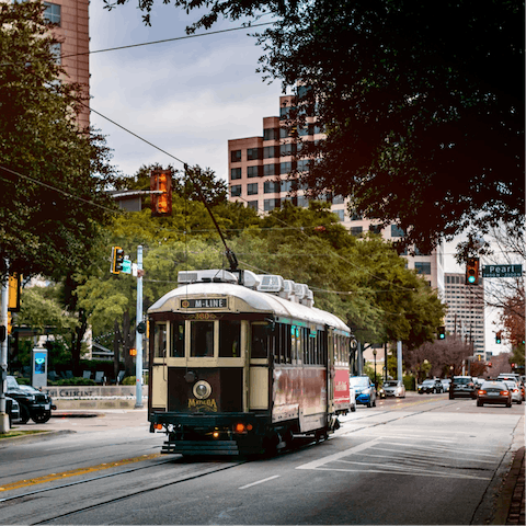 Explore your Downtown Historic District neighbourhood – the Dallas Convention Centre is just a five-minute walk away