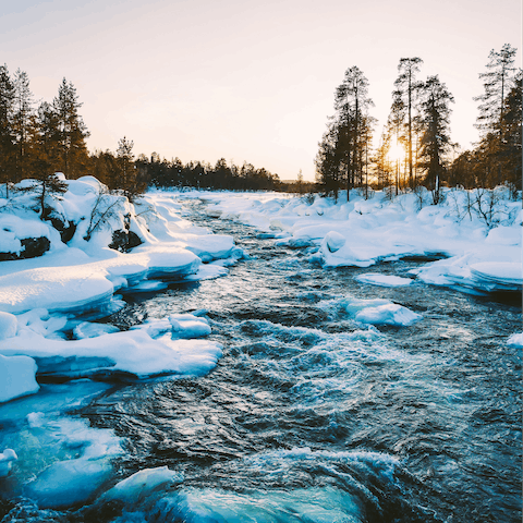 Adventure around Lake Inarijärvi, fifty metres from your doorstep