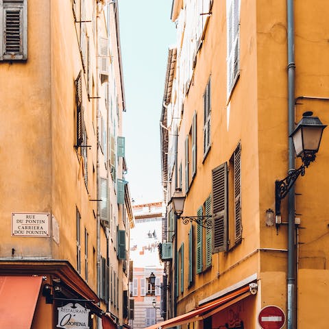 Fall in love with the quintessential laneways of the Côte d’Azur, including those of nearby Nice