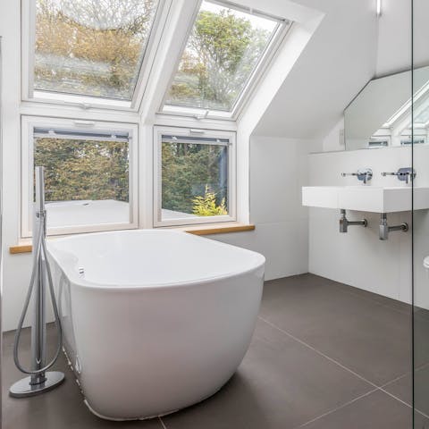Sneak away here for a pre-dinner soak (glass of something chilled optional)