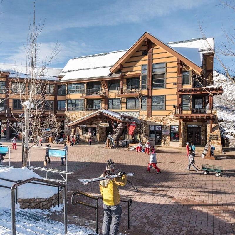 Hit the slopes with ease thanks to the lift right outside your door