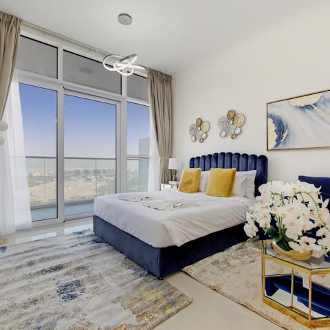 Wake up to views of the city skyline each day 