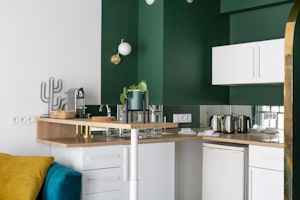 Romancing the Emerald image 3