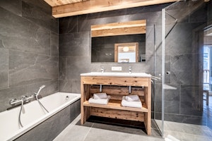 Blanc & Timber image 2