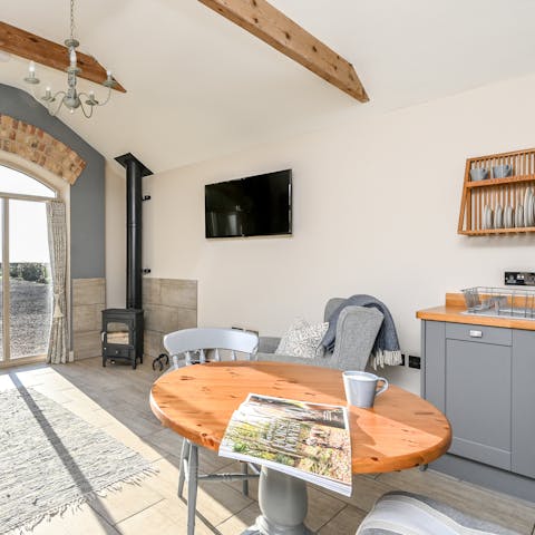 Wake up with your morning coffee in the tranquil barn setting as the sun floods in through the floor-to-ceiling window