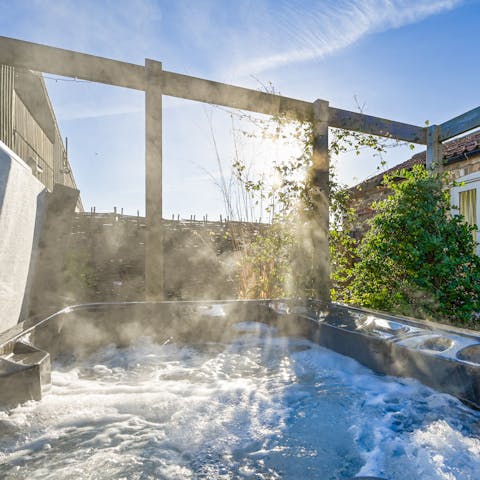 Unwind in the jacuzzi hot tub after a day of discovering the Lincolnshire countryside