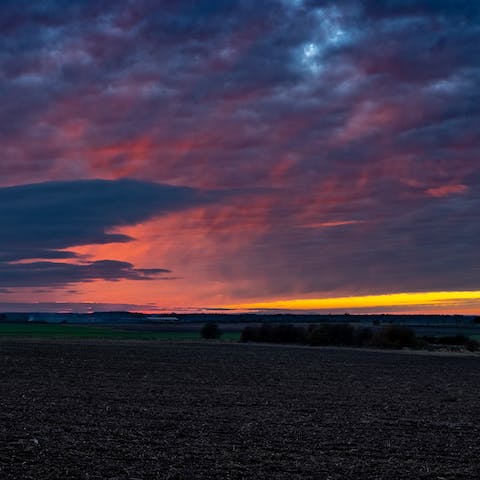 Explore the Lincolnshire countryside with this secluded spot in the Walcott as your base