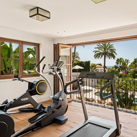 Work out with a sparkling sea view from the fitness room 