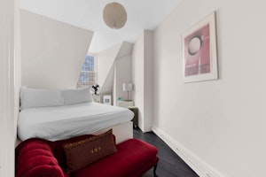 London Tales image 15