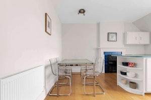 London Tales image 11