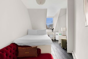 London Tales image 4