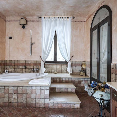 Have someone bring you a glass of sparkles and lie back in an opulent bubble bath