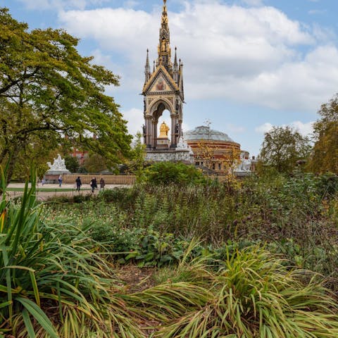 Take an afternoon stroll through leafy Hyde Park, a twenty-minute walk away