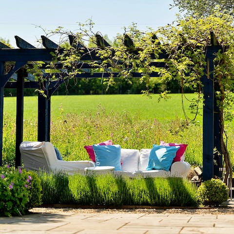 Pour yourself a G&T and relax in the sunny garden