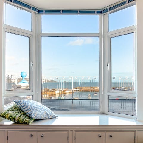 Enjoy uninterrupted views of Paignton Harbour from the bay window in the living room