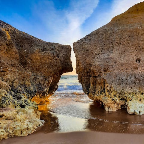Discover some of the most impressive beaches of the Algarve in Gale