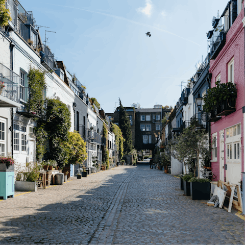 Stay just a ten-minute stroll from the bars, shops and restaurants of Notting Hill
