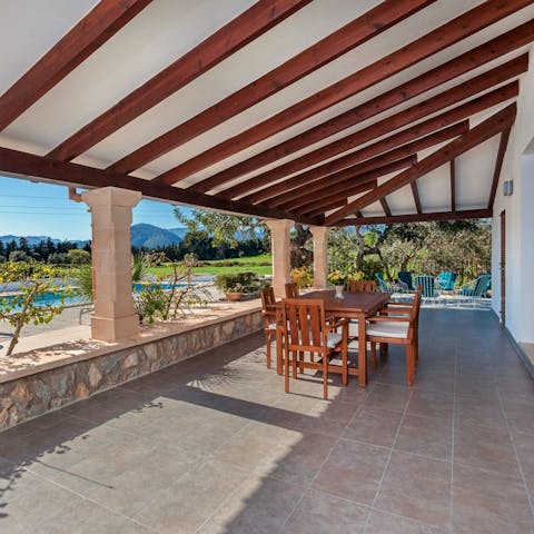 Enjoy torrijas for breakfast on the covered terrace