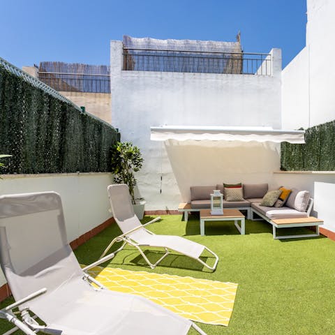 Lounge in the Andalusian sun on the spacious roof terrace