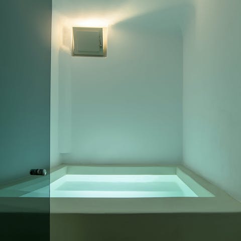 Relax after a busy day in the luxurious Jacuzzi bath