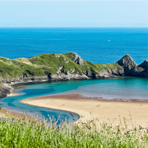 Stay less than half a mile from the glorious Oxwich Bay and enjoy sunny days on the beach