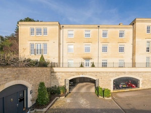 The Georgian Embrace image 12