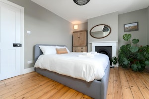 Brighton Pearl image 9