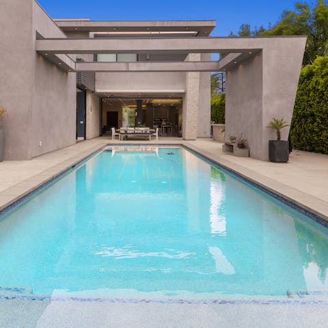 Cool off from the Californian sun in the private pool
