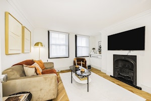 Bloomsbury Breeze image 1