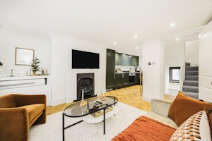 Bloomsbury Breeze image 2
