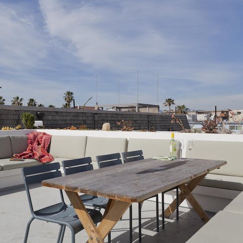 Dine out on the gorgeous rooftop terrace with neighbourhood views
