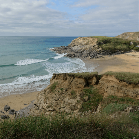 Visit the stunning sandy beaches of Praa Sands and Perranuthnoe, just ten minutes away by car