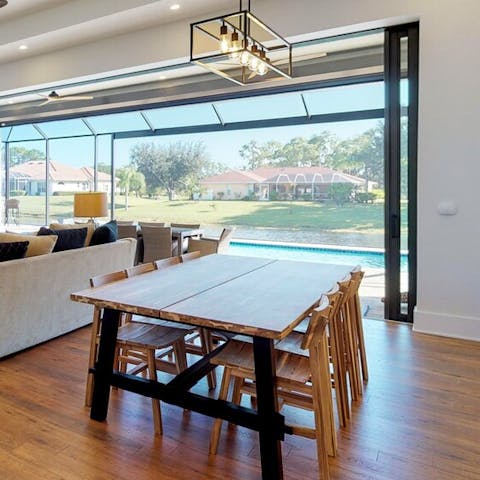 Host lively dinners both indoors and outdoors thanks to the large dining tables
