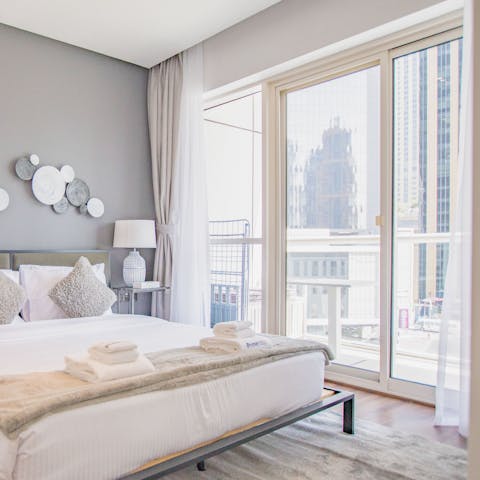 Wake up after a restful sleep in your King size bed and open the curtains to your wonderful city view