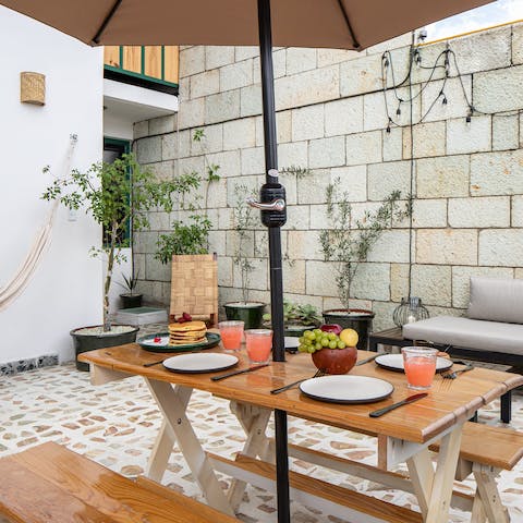 Start the day with an alfresco breakfast on the patio