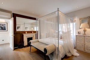 Chelsea Glam image 10