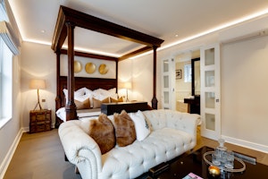 Chelsea Glam image 5